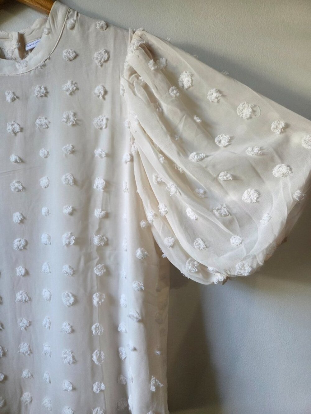 NEW NEVER WORN LASCANA TEXTURED CREAM TOP PUFFED SLEEVES M - Picture 4 of 16